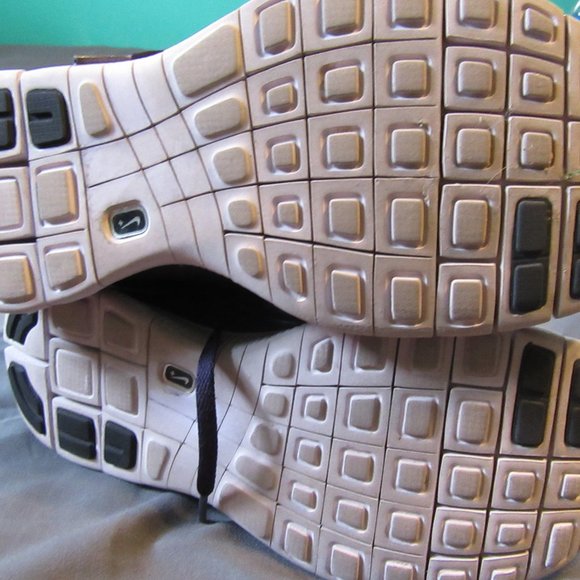 Womens Nike H2O Repel Free 5.0 Running Shoes Sz 7.5 - Picture 4 of 8